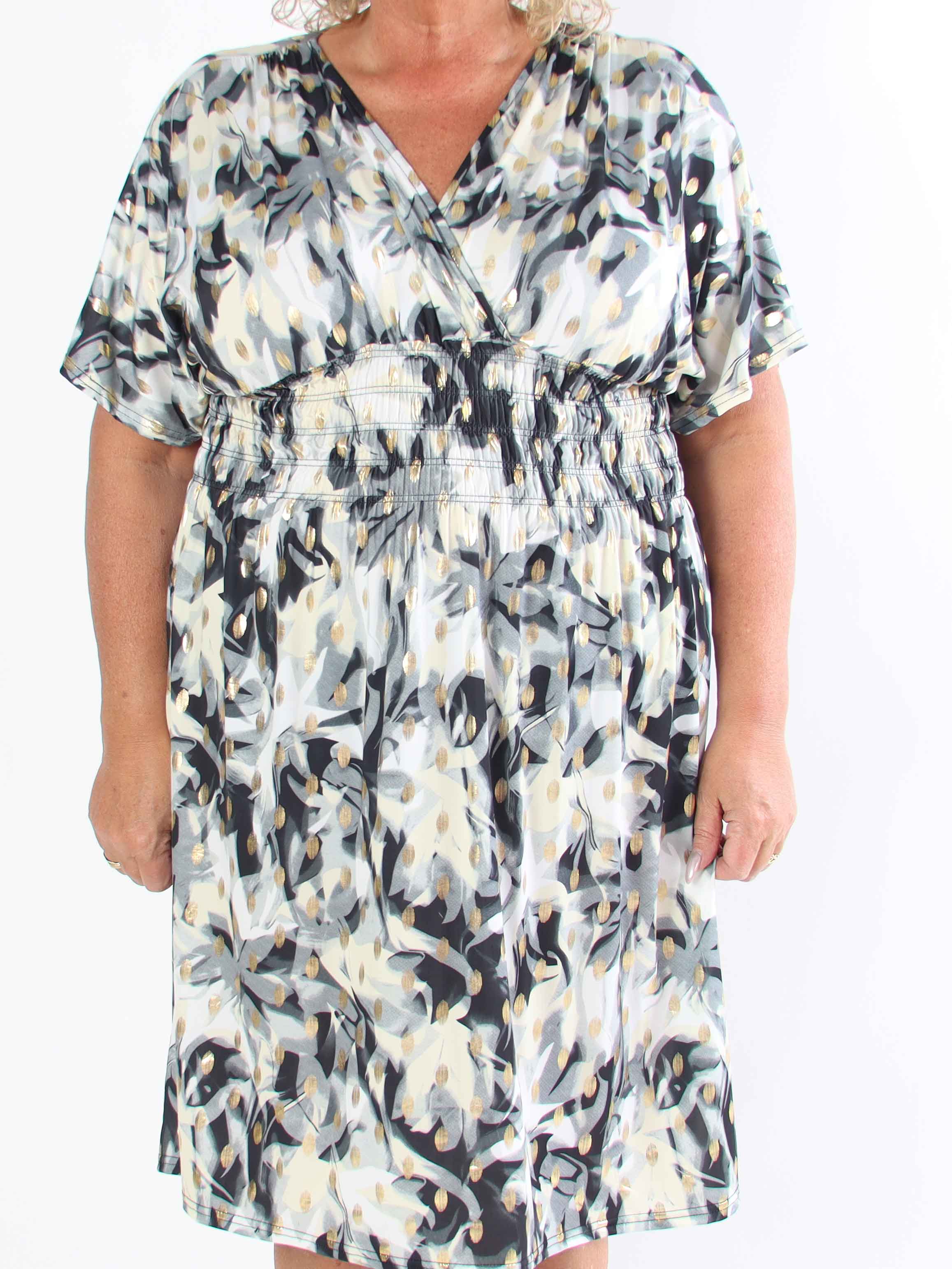 Pams Vacay Short - Mønstret elastisk plus size kjole med smock i taljen